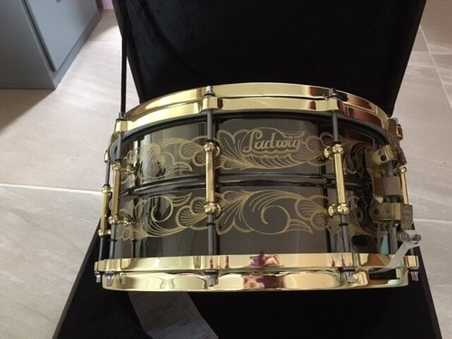 Ludwig black beauty engraved - black,